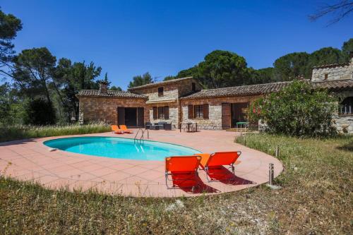 belle villa en pierre avec piscine et terrain