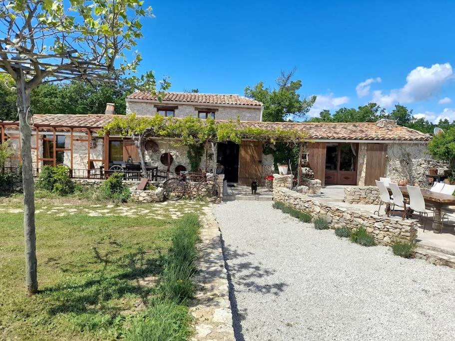 Villa Bergerie luberon tranquillité 2001 route du jas du chateau g 84400 Gignac