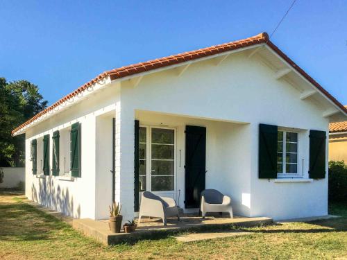 Maison de vacances VILLA BERNACHE, maison bord de mer 5 Avenue des Acacias Marennes