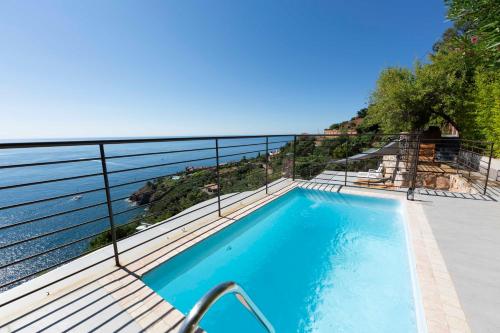 BNB RENTING Breathtaking luxurious villa with sea-view in Théoule sur Mer
