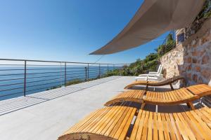 BNB RENTING Breathtaking luxurious villa with sea-view in Théoule sur Mer