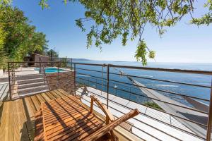 BNB RENTING Breathtaking luxurious villa with sea-view in Théoule sur Mer