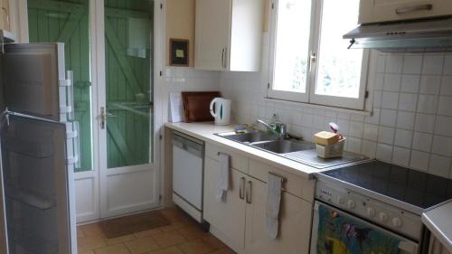 CAP FERRET (ref 2445)