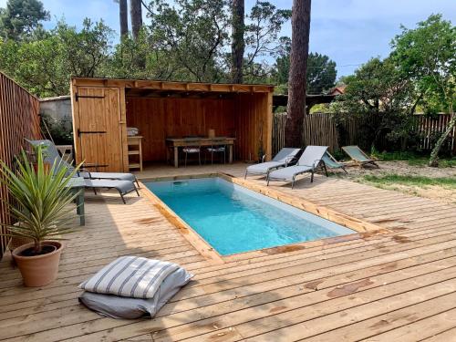 Cap Ferret villa bois avec piscine dans le village de Piquey ref 5