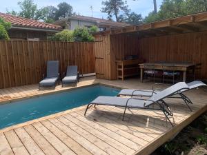 Cap Ferret villa bois avec piscine dans le village de Piquey ref 5