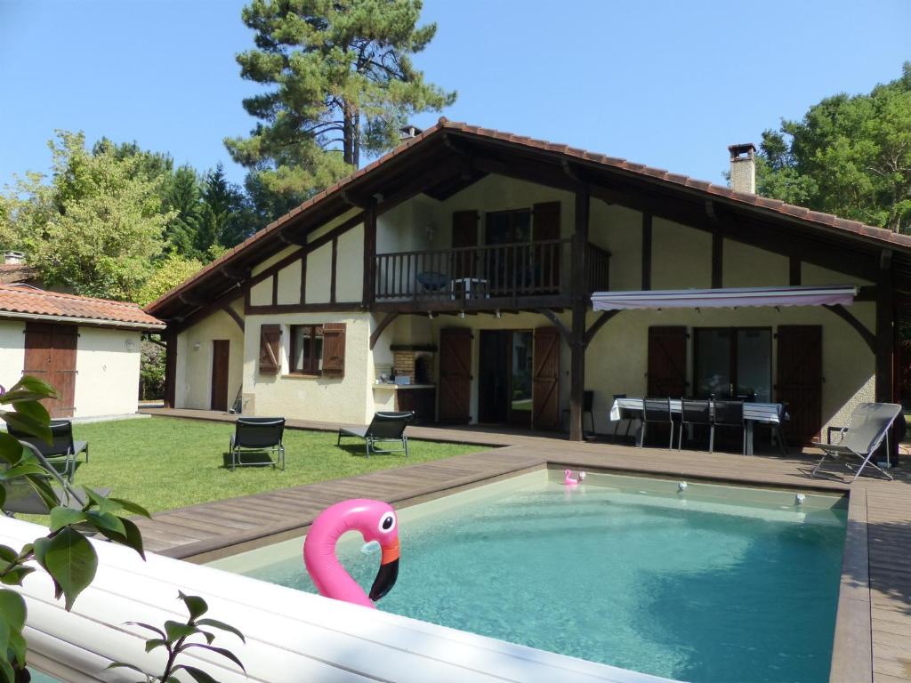 Villa CAPBRETON Villa MALBEC Villa rénovée sur jardin pour 10 personnes Wifi gratuit 20, rue Voltaire 40130 Capbreton