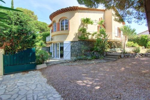 Villa Capri -260m de la mer-piscine-famille Fréjus france