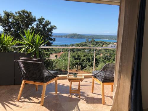 VILLA CARAMONTINU à Pinarello, proche plage, vue mer, piscine chauffée Zonza france