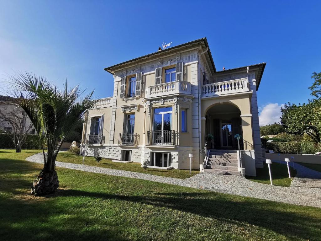 Villa Villa Carla 15 Avenue de la Gare, 06800 Cagnes-sur-Mer