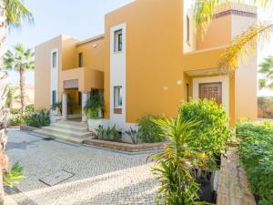 Casa Campo in Guia with 4 bedrooms sleeps 8 AcWiFi and private pool