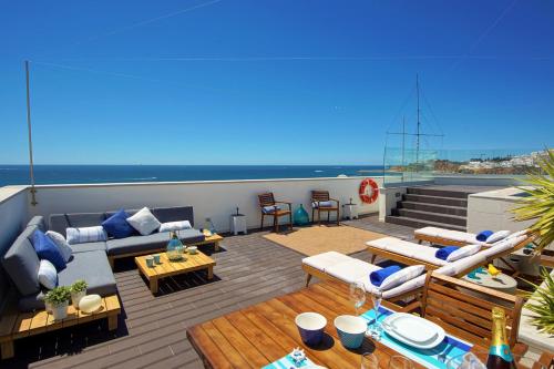 Casa da Bandeira -Perfect Location-Beach front- Rooftop Pool