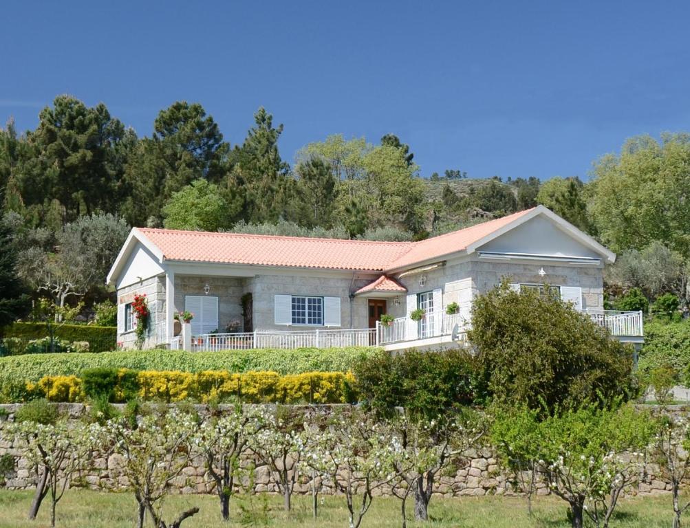 Casa da Regadinha Rua da Igreja, 6370-361 Muxagata