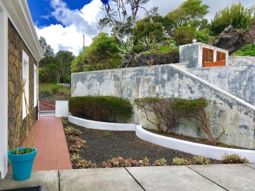 Casa do Ananas, cliff-top/ocean-front villa, Pico