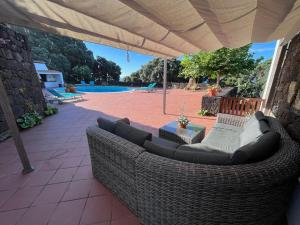 Casa do Ananas, cliff-top/ocean-front villa, Pico