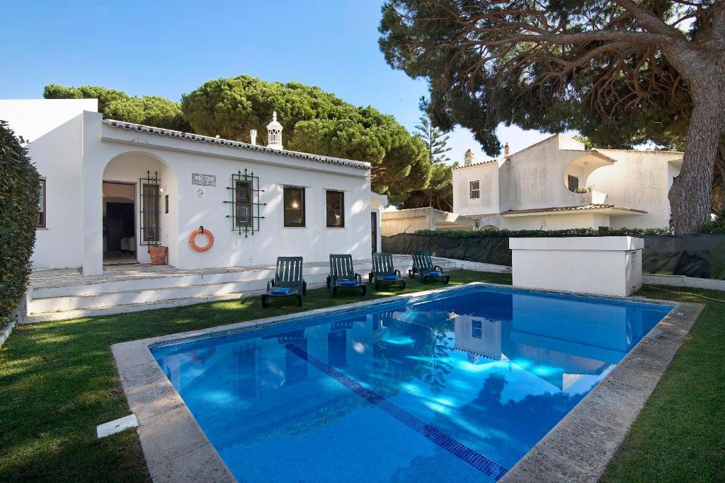 Casa dos Pinheiros Rua Volta do Lince, 8125-547 Vilamoura
