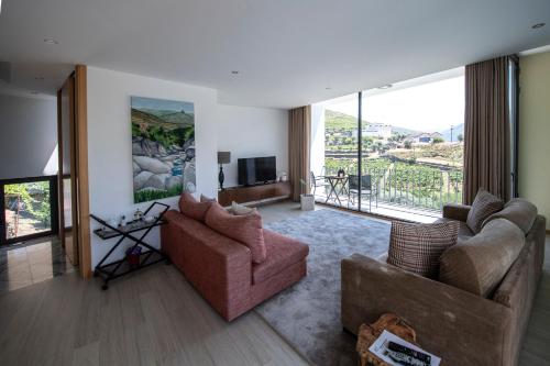 Casa Foz do Corgo - private pool, gardens and river access