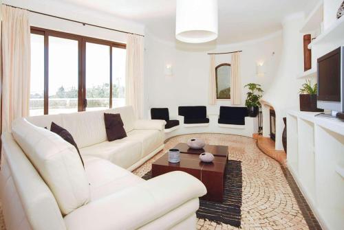 Casa Mena BV