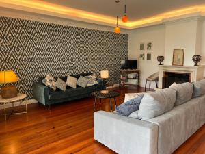 Casa ROC Madeira - 4 Bedrooms - Ocean and City Views - Private Heated Pool
