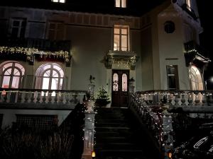 CASTEL MT