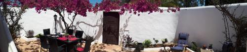 Castelo do Mar, 3 bedroom villa, 4th possible on request, with private pool in large garden, 400m to beach and close to village