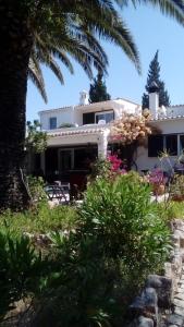 Villa Castelo do Mar, 3 bedroom villa, 4th possible on request, with private pool in large garden, 400m to beach and close to village Estrada do Farol, Vale do Covo 8400-526 Carvoeiro Algarve