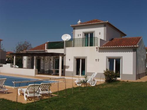 Villa Villa Castelos, Quelfes, Eastern Algarve private pool 117 Rua das Amendoeiras Olhão