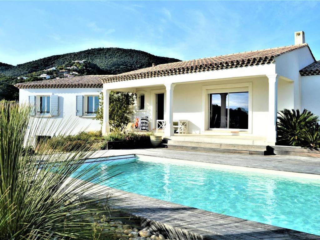 Villa Villa Cavalaire-sur-Mer, 4 pièces, 6 personnes - FR-1-226B-83 VILLA T4 1450 CHEMIN DES COLLIERES, 83240 Cavalaire-sur-Mer