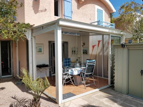 CE 11 GRUISSAN / Pavillon avec 3 chambres et véranda