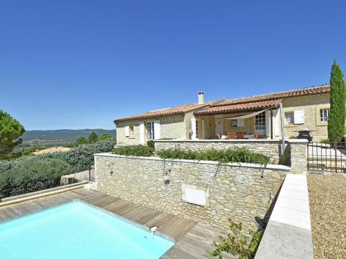 Celebrity style Villa in Roussillon with private pool and garden with views