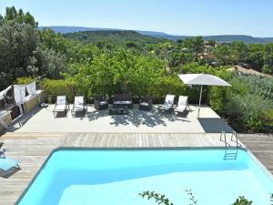 Celebrity style Villa in Roussillon with private pool and garden with views
