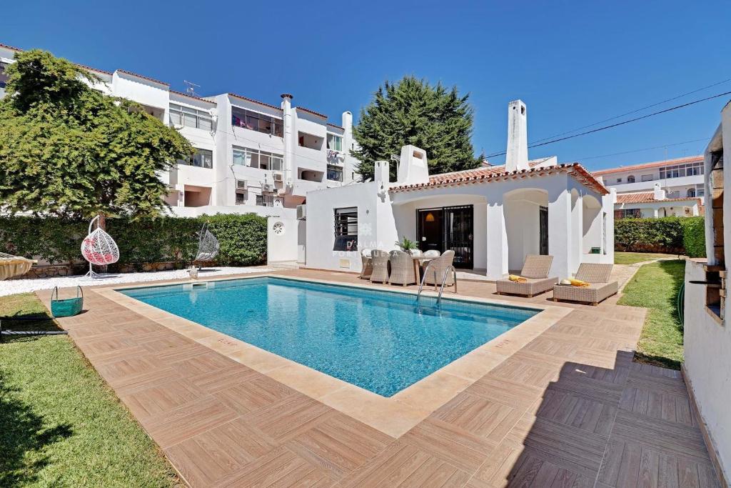 Villa Villa Central Oura Beach Julio Dinis , Villa, T9, 8200-001 Albufeira