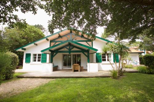 Central Villa 200 m from the beach
