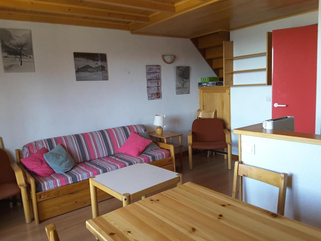 charmante maison avec 4 chambres et parking fermé