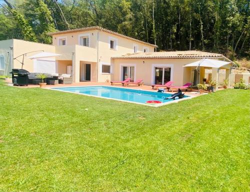 Charmante villa avec piscine au calme, 6 personnes