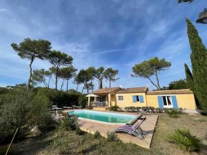 Charmante Villa avec piscine et terrain de pétanque