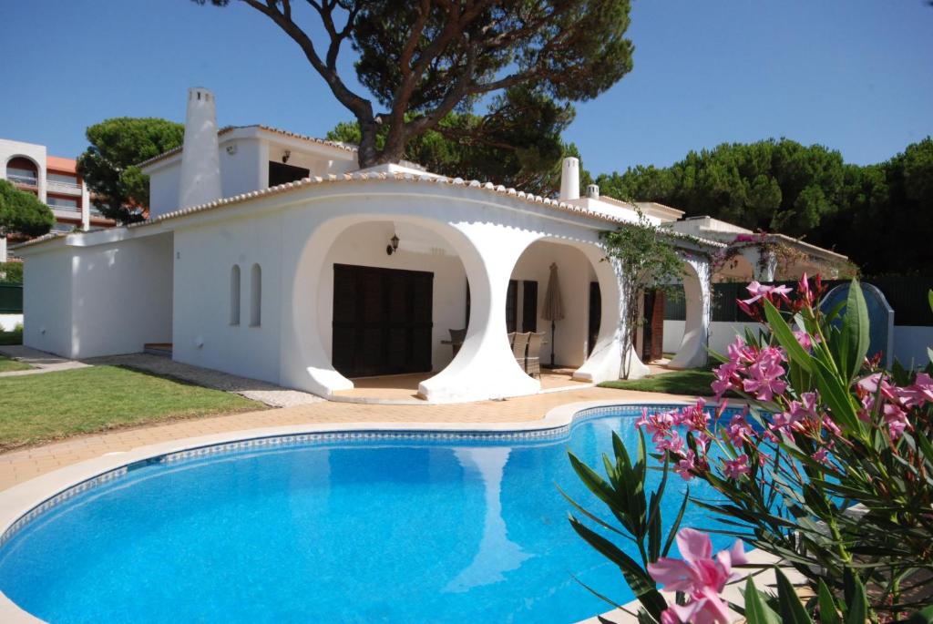 Villa Charming 3-Bed Villa with pool in Olhos de Agua Beco dos Charnecos, 29, Albufeira 8200-594 Olhos de Água