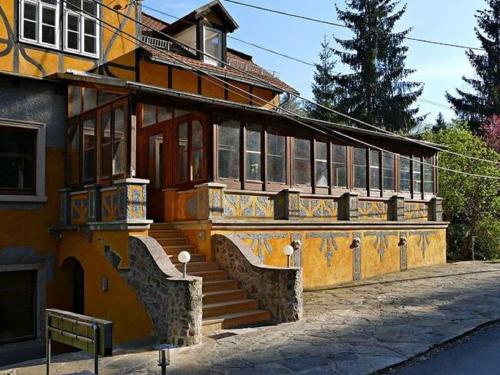 Charming flat on two floors in a villa with a park in Großschirma