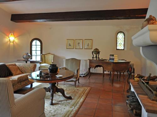 Charming Villa in Callas with Private Swimming Pool