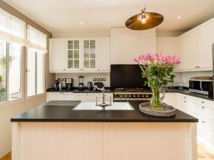 Charming villa in Le Bois-Plage with private pool