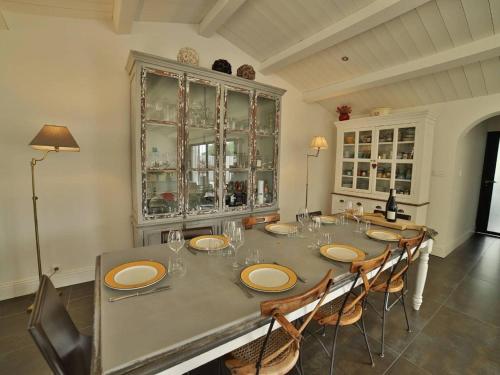 Charming villa in Le Bois Plage with private pool