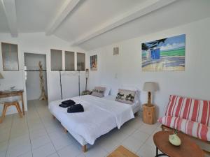 Charming villa in Le Bois Plage with private pool