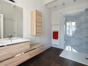 Charming villa in Le Bois Plage with private pool