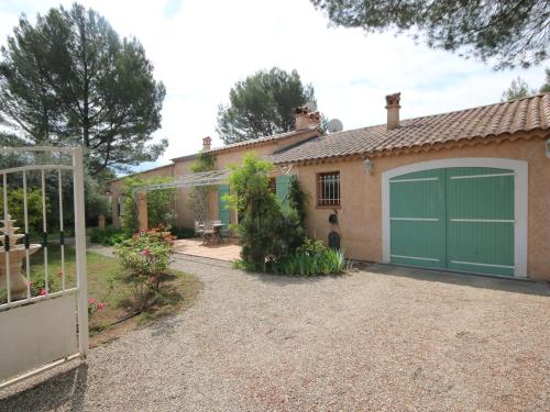 Charming Villa in Salernes France with Parking Space