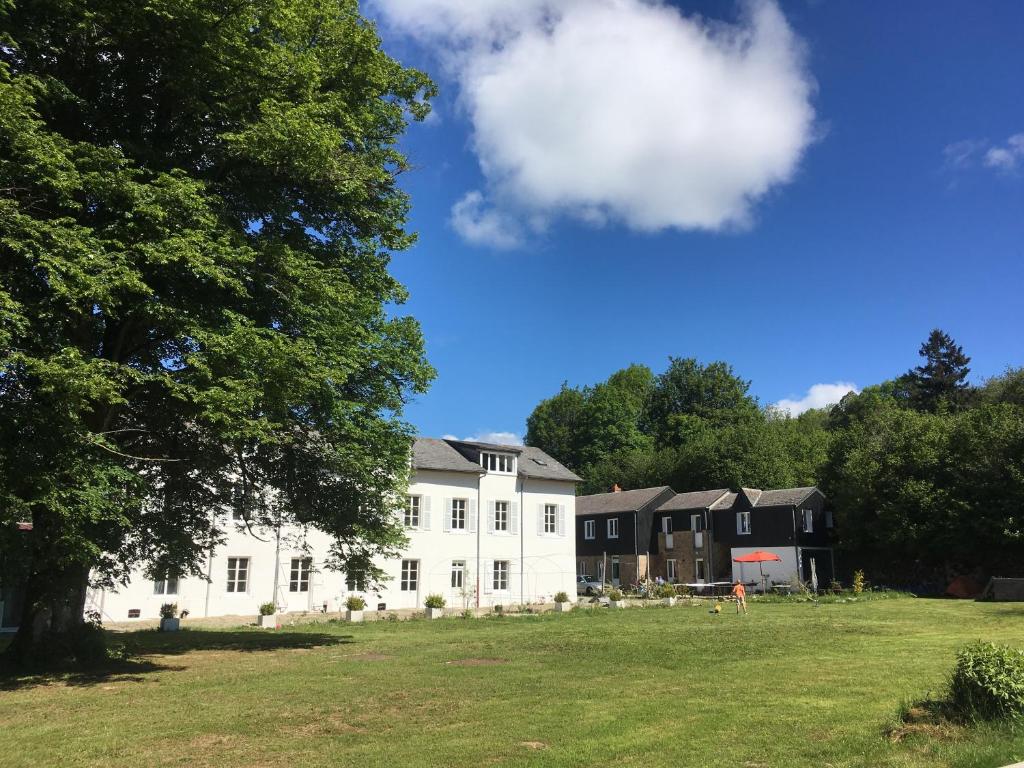 Château du Pommoy 10 Rue des Meillerants, 71550 Roussillon-en-Morvan