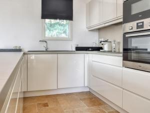 Chic Villa in le Cannet des Maures with Pool and Terrace