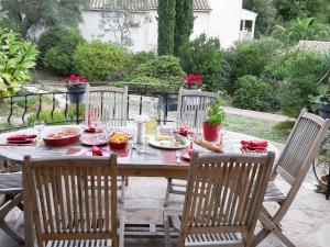 Villa Child dog friendly villa with private swimming pool and fenced garden on the river  34460 Roquebrun Languedoc-Roussillon