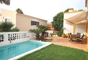 Villa Chill & Bond House, Alvor 32 Rua da Escócia 8500-451 Alvor Algarve