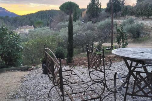 Villa CIGALONS en pleine pinède avec PISCINE chauffée de mai à septembre Auriol france