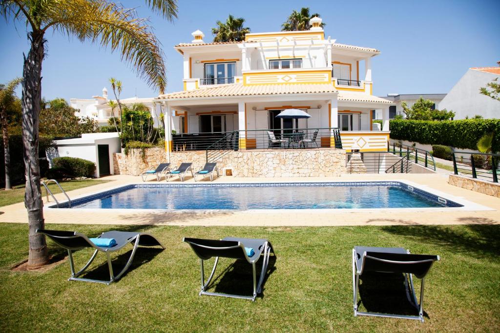 Villas Villa Clara by Sunny Deluxe Rua Bernardim Ribeiro, Lote 15 - Santa Eulalia, 8200-274 Albufeira