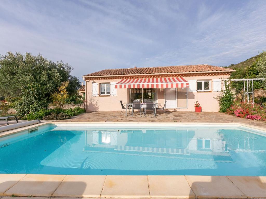 Villa Classy Villa in Roquebrun with Swimming Pool  34460 Roquebrun